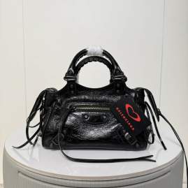 Picture of Balenciaga Handbags _SKUfw219657924fw